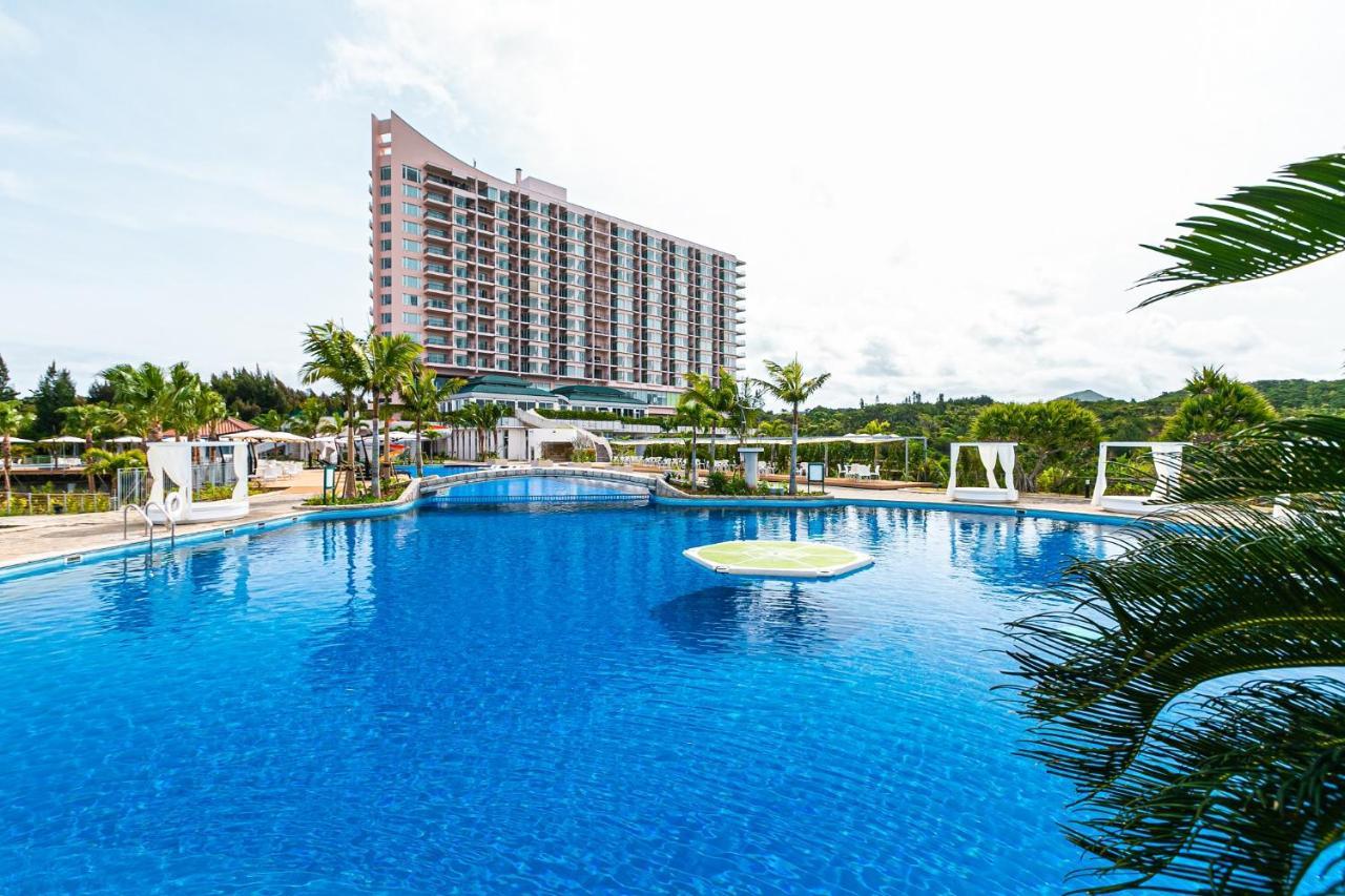 Oriental Hotel Okinawa Resort & Spa Nago Exterior photo The swimming pool at the resort