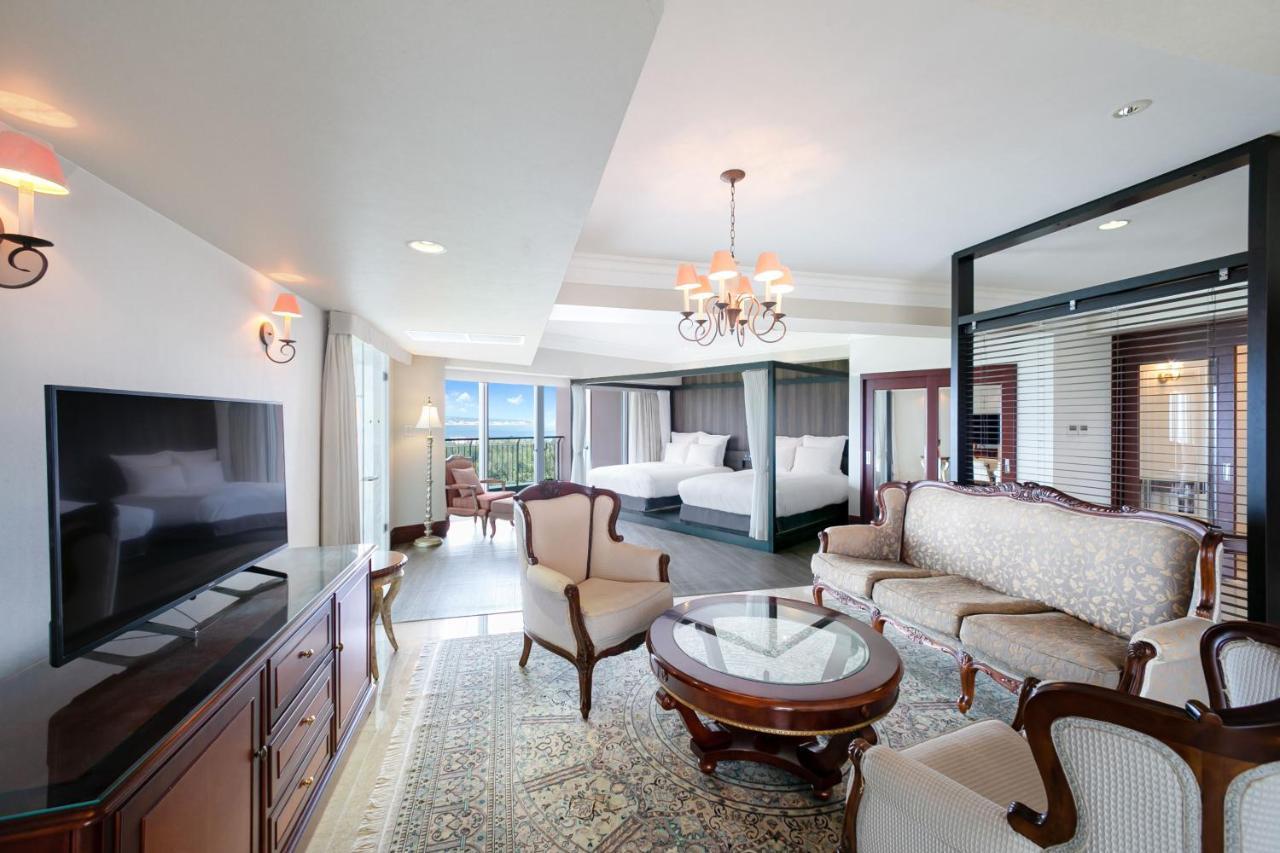 Oriental Hotel Okinawa Resort & Spa Nago Exterior photo Suite at the hotel