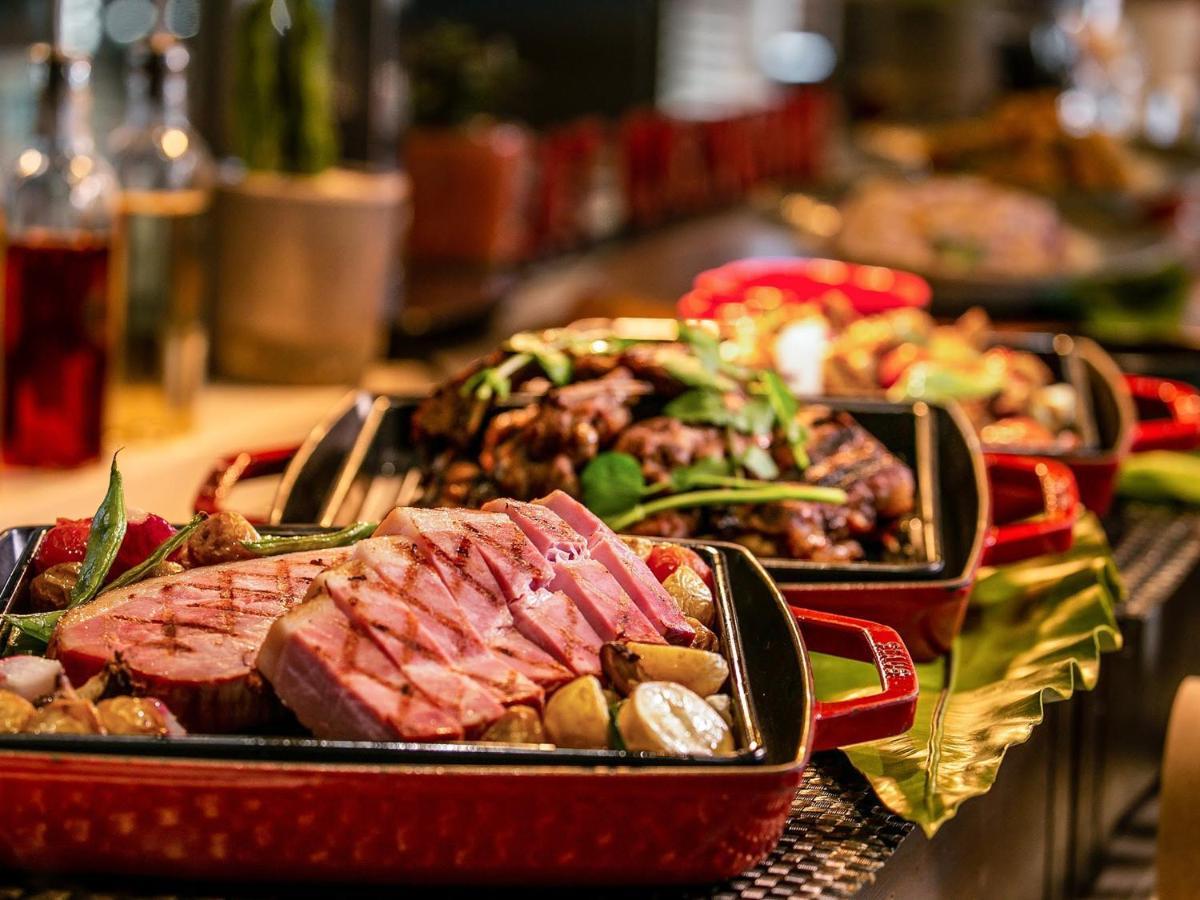 Oriental Hotel Okinawa Resort & Spa Nago Exterior photo A buffet at a hotel